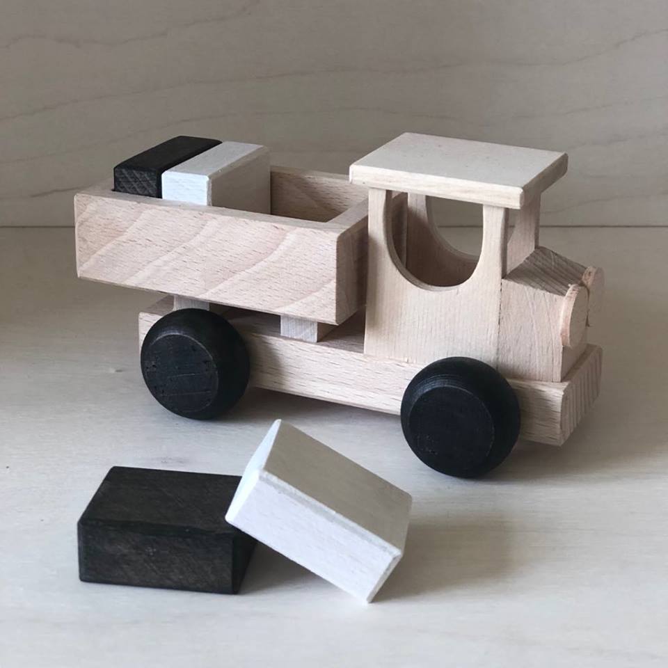 Nakládní auto s kostičkami