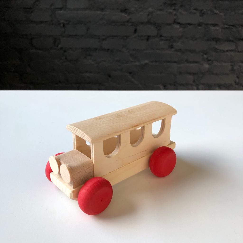 Dřevěný autobus